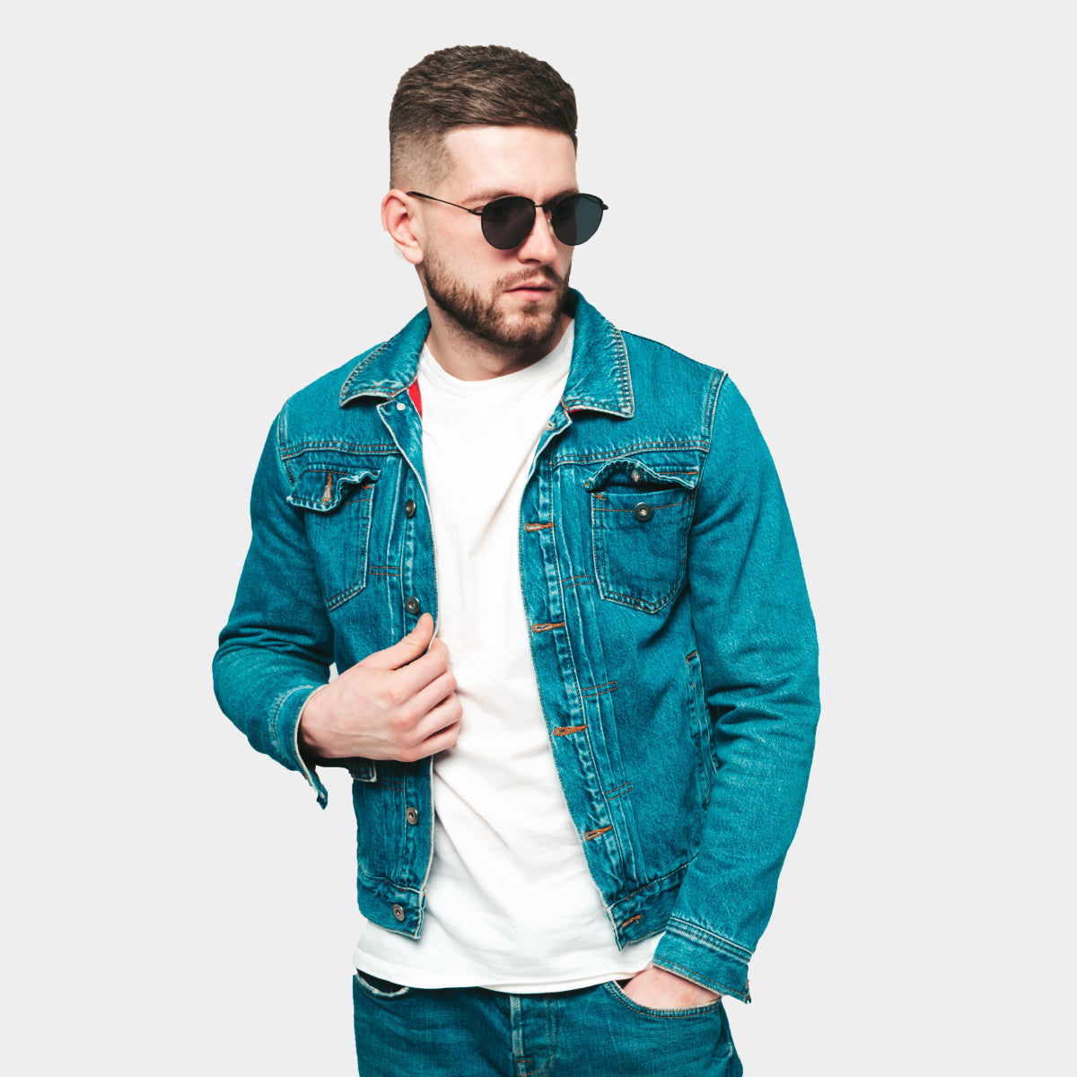 Zeitloses Etuikleid aus Tweed