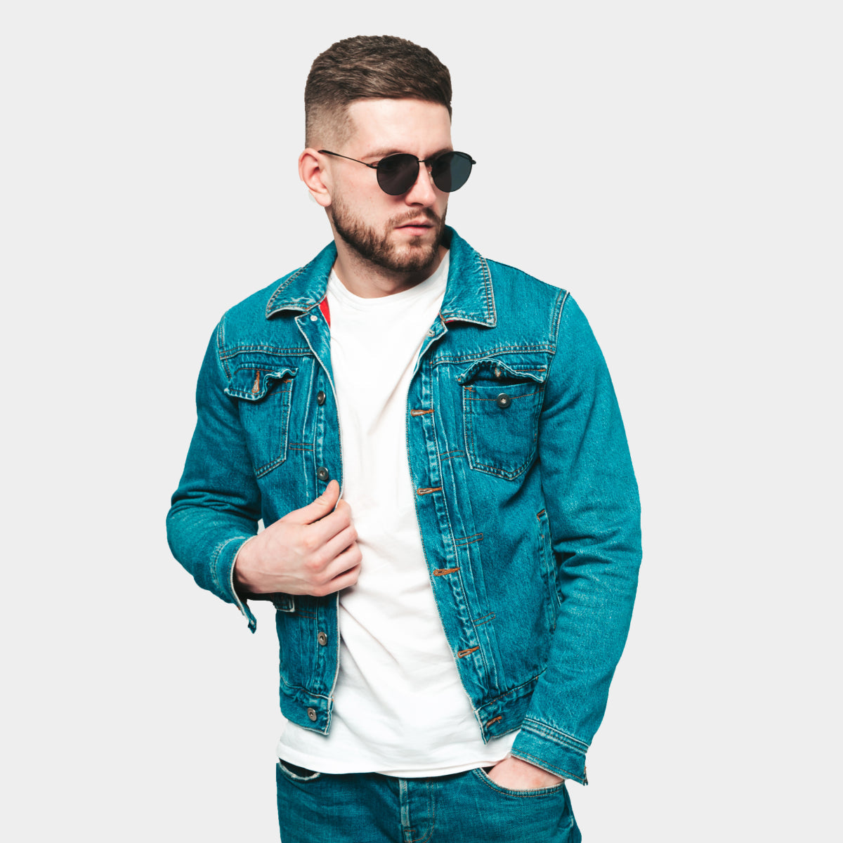 Zeitloses Etuikleid aus Tweed