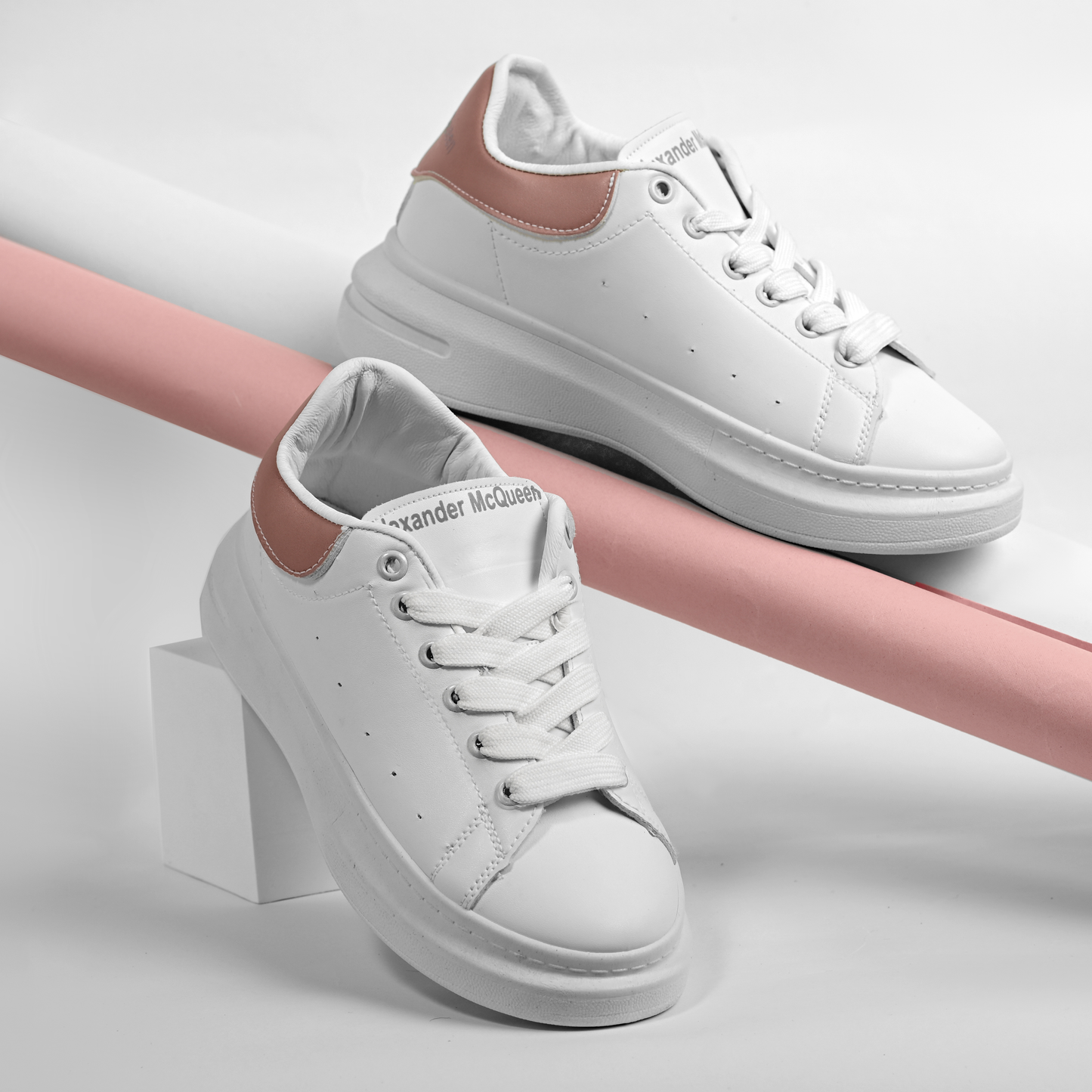 Skulpturale Stiefel mit hohen Absätzen