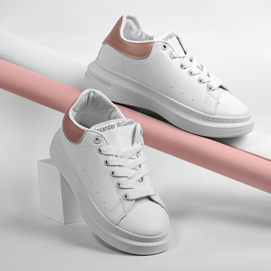 Skulpturale Stiefel mit hohen Absätzen